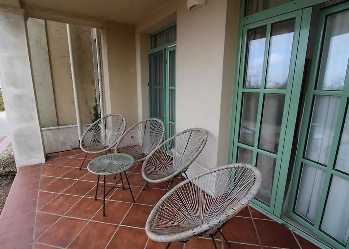 Daire Flores Garden - Menada *